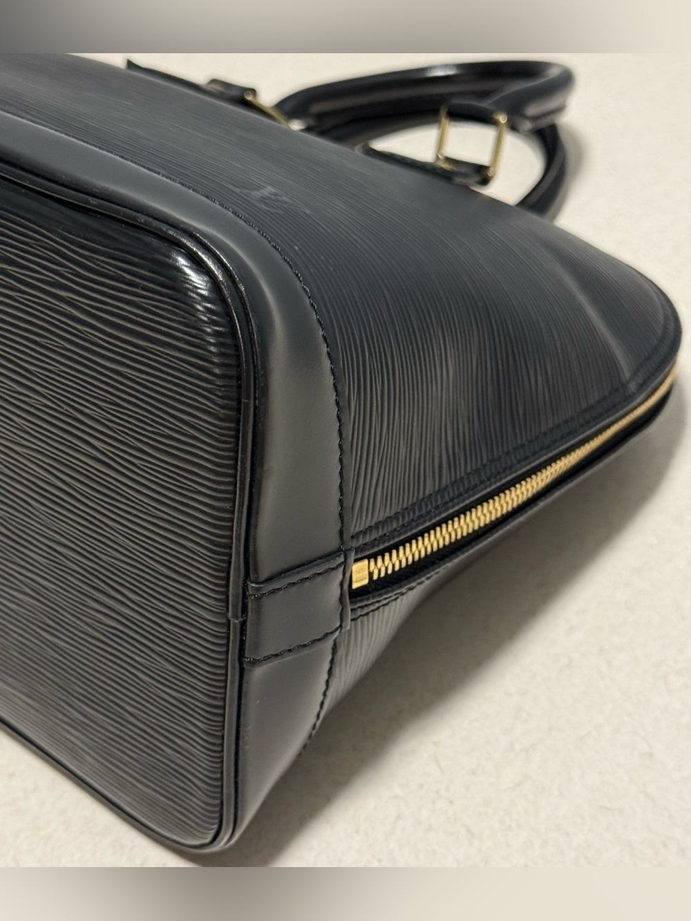 Louis Vuitton Alma PM Epi Textured Leather - Picture 9 of 16